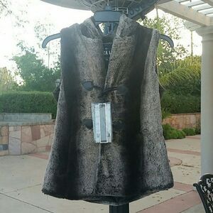 Faux fur Brown Vest with Hood size Small!.